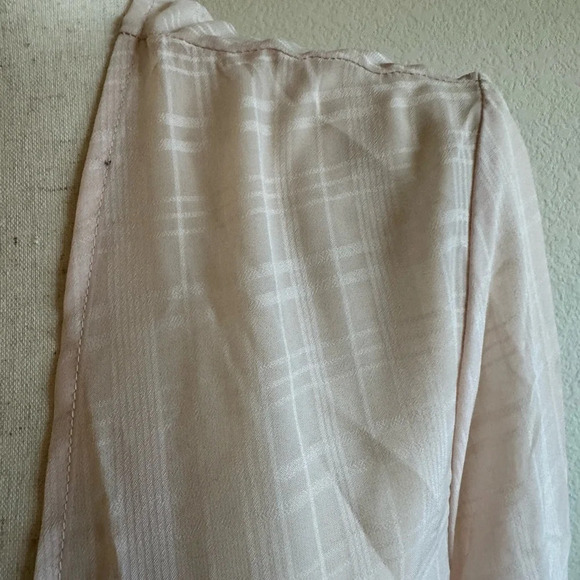 TORRID Light Peachy pink Plaid Chiffon Kimono- Size 0 - Picture 2 of 7